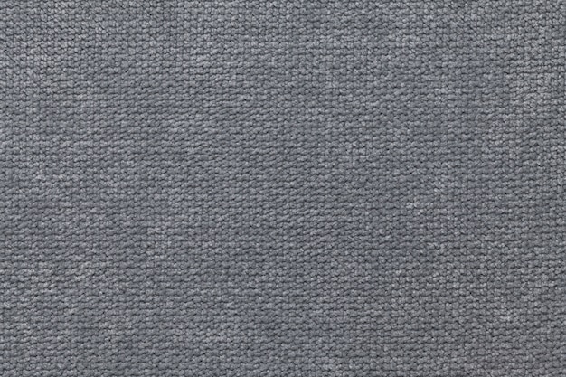 Fondo esponjoso gris oscuro de tela suave y vellosa. Textura de primer plano textil