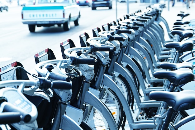 Fondo de estacionamiento de bicicletas de la ciudad diagonal