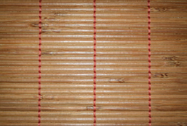 Foto el fondo con la estera de bambú natural, texturiza el fondo de madera.