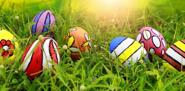 Fondo de evento de primavera de celebración de huevos de Pascua coloridos