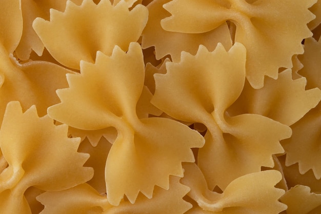 Fondo de farfalle italiano crudo Enfoque selectivo