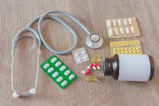 Fondo de farmacia en pastillas de mesa. Medicina y salud