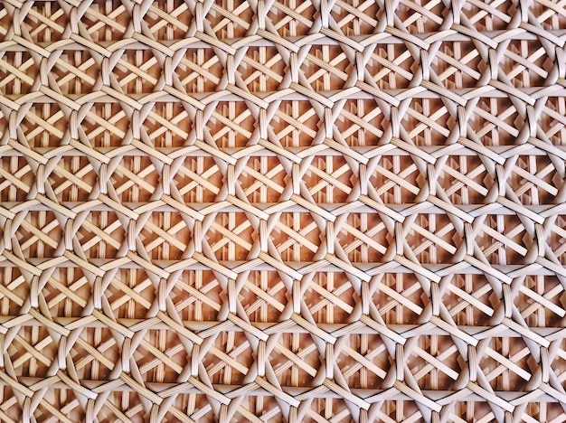 Fondo de fotograma completo de patrón de bambú tejido marrón decorativo