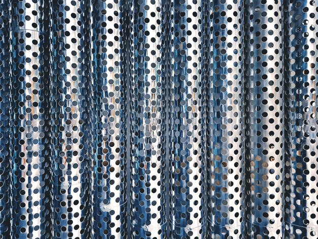 Fondo de fotograma completo de Shiny Metallic Corrugated Perforated Sheet