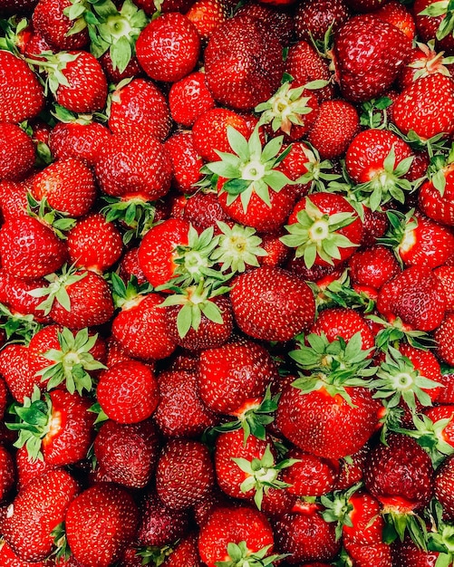 Fondo de fresas rojas frescas y jugosas