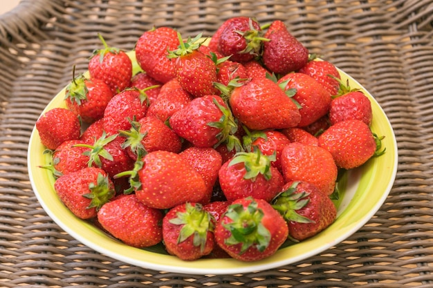 Fondo de fruta macro de bayas orgánicas frescas de fresa