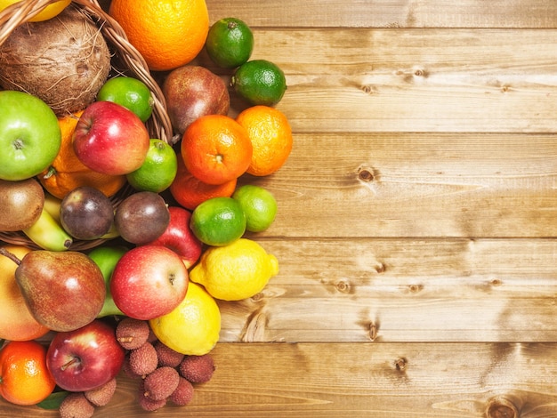 Fondo de frutas con cesta