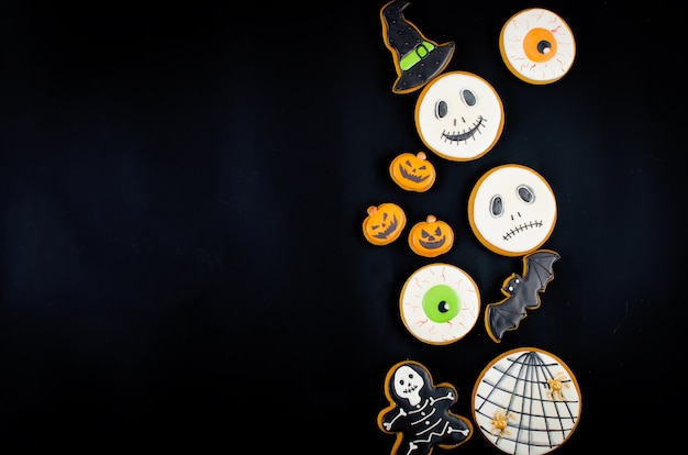 Foto fondo de halloween con galletas de jengibre, calabaza, caramelos