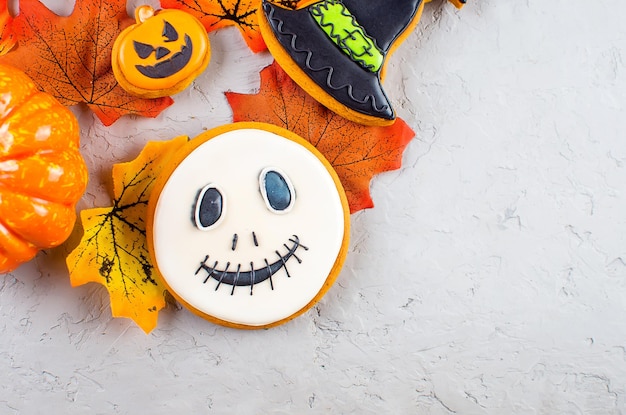 Fondo de Halloween con hojas de calabaza galletas