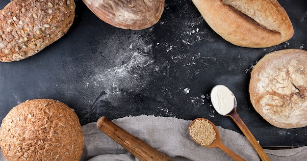 Fondo de harina de trigo blanco y centeno al horno