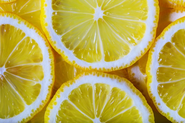 Fondo hecho con un montón de limones en rodajas