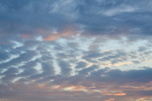 Fondo hermoso de las nubes