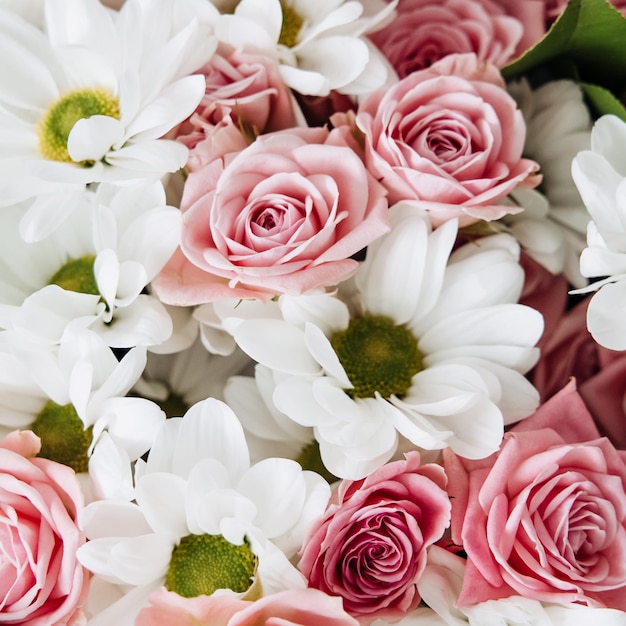 Foto fondo de hermoso ramo de flores de rosas y crisantemos telón de fondo para vacaciones cumpleaños boda día de la madre día de san valentín día de la mujer arreglo floral