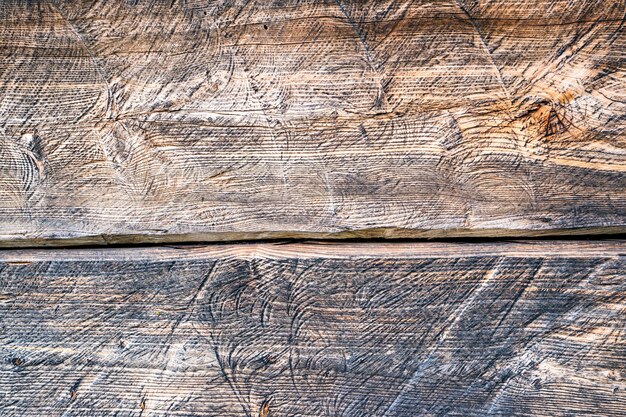 Fondo de hermosos tablones de madera con textura oscura mojados y húmedos