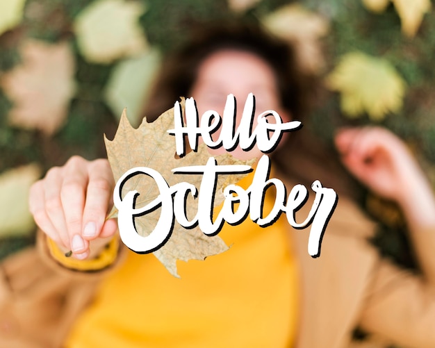 Foto fondo de hola octubre con mujer en el suelo