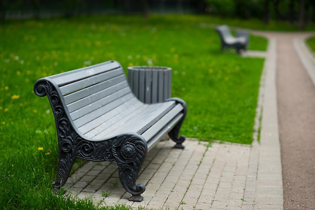 Fondo horizontal del banco del parque de la ciudad hd