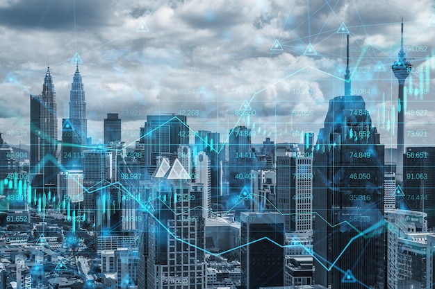 Fondo de horizonte de ciudad moderna creativa con mapa de forex brillante abstracto y flechas en fondo borroso de holograma de índice Análisis de crecimiento financiero comercial y concepto de mercado Doble exposición