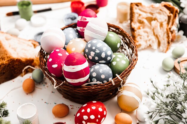 Fondo de huevos de Pascua de color pastel pintado a mano