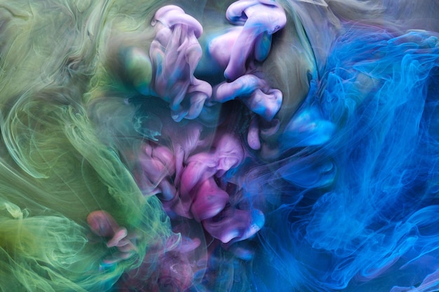 Fondo de humo abstracto multicolor Mezclar tinta de alcohol maqueta de arte líquido creativo con espacio de copia Ondas de pintura acrílica bajo el agua