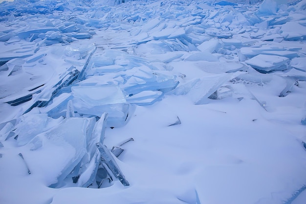 fondo de invierno de baikal de montículos de hielo azul triturado