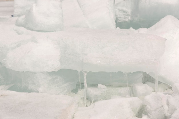 Fondo de invierno de carámbanos de hielo escarchado