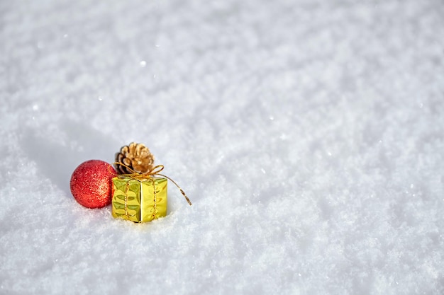 Fondo de invierno Navidad y año nuevo con espacio de copia Clima helado con superficie nevada suelta