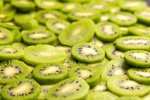 Foto fondo de kiwi fresco hecho de kiwis recién cortados frutas saludables de baja caloría y quema grasa