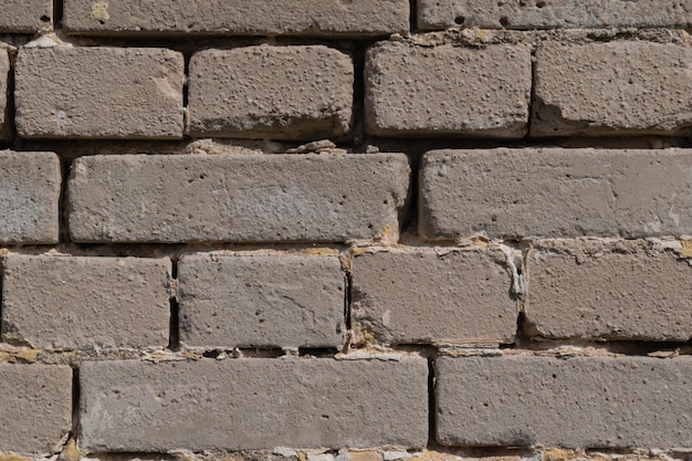 Fondo de ladrillo abstracto. Viejo muro de ladrillo blanco. Elementos arquitectónicos. Foto horizontal. De cerca.