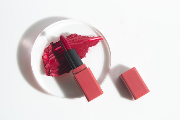 Fondo, lápiz labial cosmético maquillaje muestra color mancha líquido textura crema producto con belleza moda cuidado de la piel
