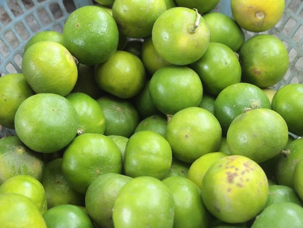 Fondo de limones frescos y verdes