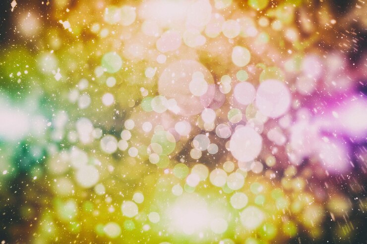 Foto fondo de luces de bombillas: desenfoque del concepto de decoraciones de papel tapiz de navidad. fondo del festival de vacaciones: exhibición de celebraciones iluminadas con círculo brillante.