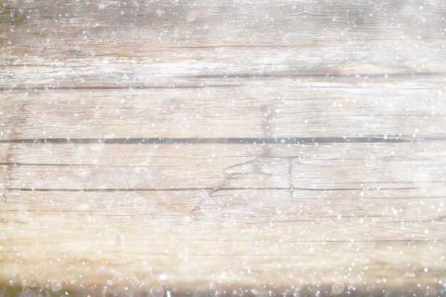 Fondo de madera borroso con nieve invierno