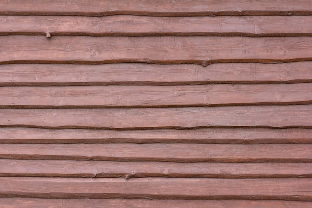 Un fondo de madera oscura hecho de tablas ásperas ásperas, clavadas superpuestas.