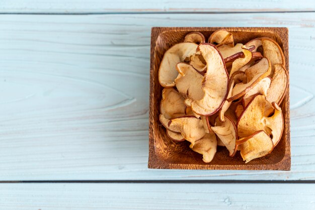 Fondo de manzana orgánica seca casera en rodajas