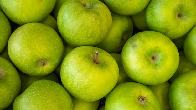 Fondo de manzanas de fruta fresca jugosa deliciosa verde