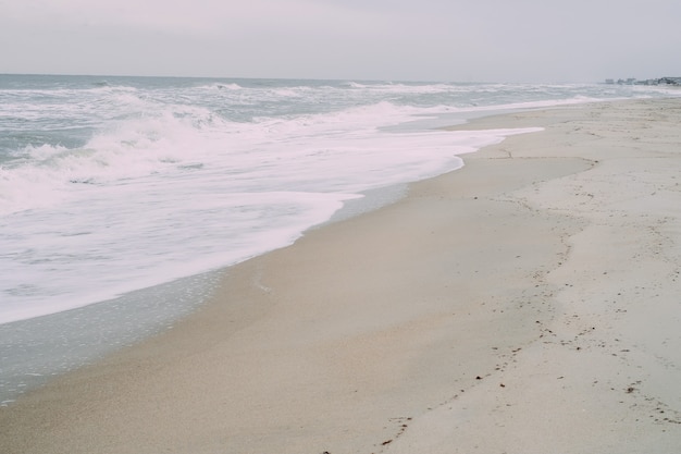 Fondo de mar de playa cremosa de concepto de temporada de otoño