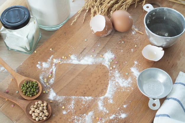 Fondo de marco en la mesa de la cocina