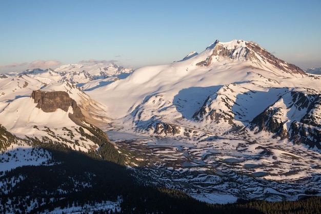 Fondo de montaña de naturaleza canadiense aérea