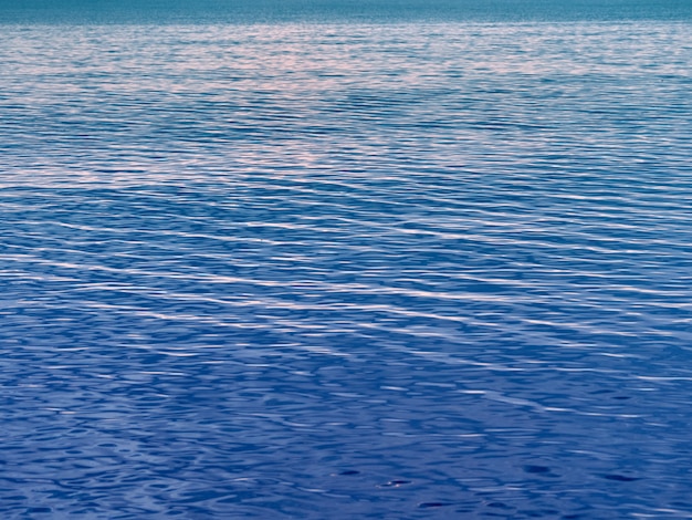 Fondo de naturaleza abstracta de colores degradados en las olas del mar