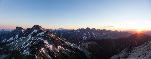 Foto fondo de naturaleza canadiense del paisaje de las montañas rocosas