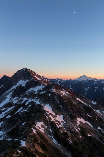 Foto fondo de naturaleza canadiense del paisaje de las montañas rocosas