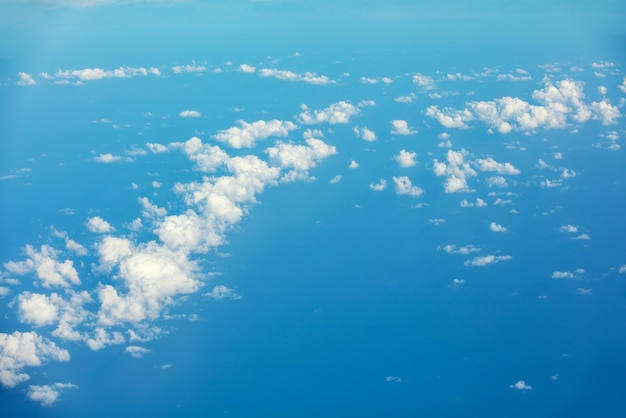 Fondo de la naturaleza del cielo. Vista desde la ventana de un avión