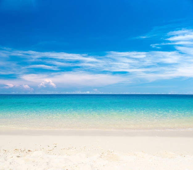 Foto fondo de naturaleza de playa y mar tropical