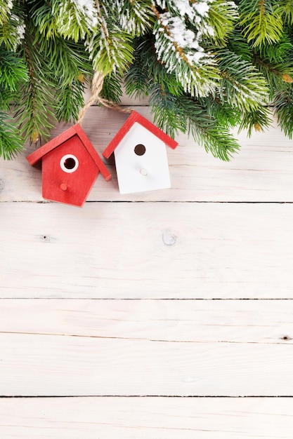 Fondo de navidad con abeto y decoración.