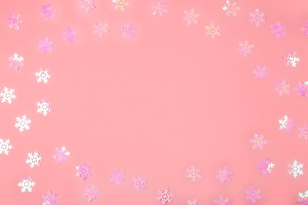 Fondo de Navidad abstracto en confeti rosa rosa sobre un fondo rosa copia espacio para texto