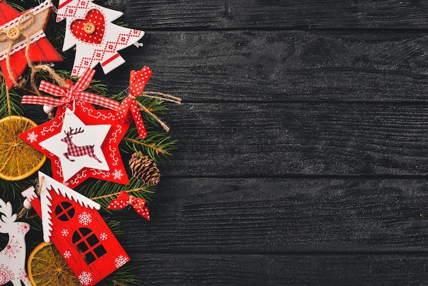 Fondo de Navidad con árbol de Navidad y adornos de árbol de Navidad.