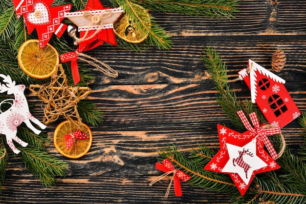 Fondo de Navidad con árbol de Navidad y adornos de árbol de Navidad