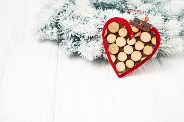 Fondo de Navidad blanca Ramas de abeto de Navidad con decoración.Copia espacio