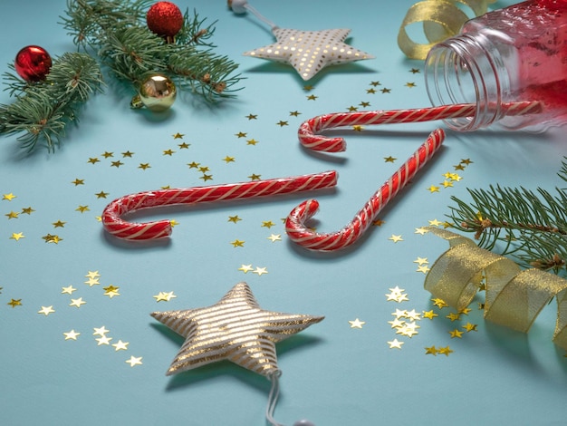 Fondo de Navidad círculo blanco Árbol de Navidad ramas de estrellas de un abeto vivo brillan en forma