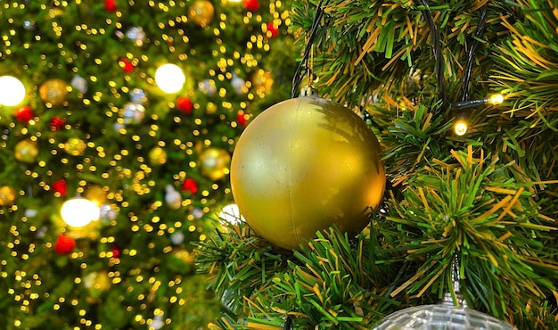 Fondo de Navidad con decoración de árbol de bolas de Navidad